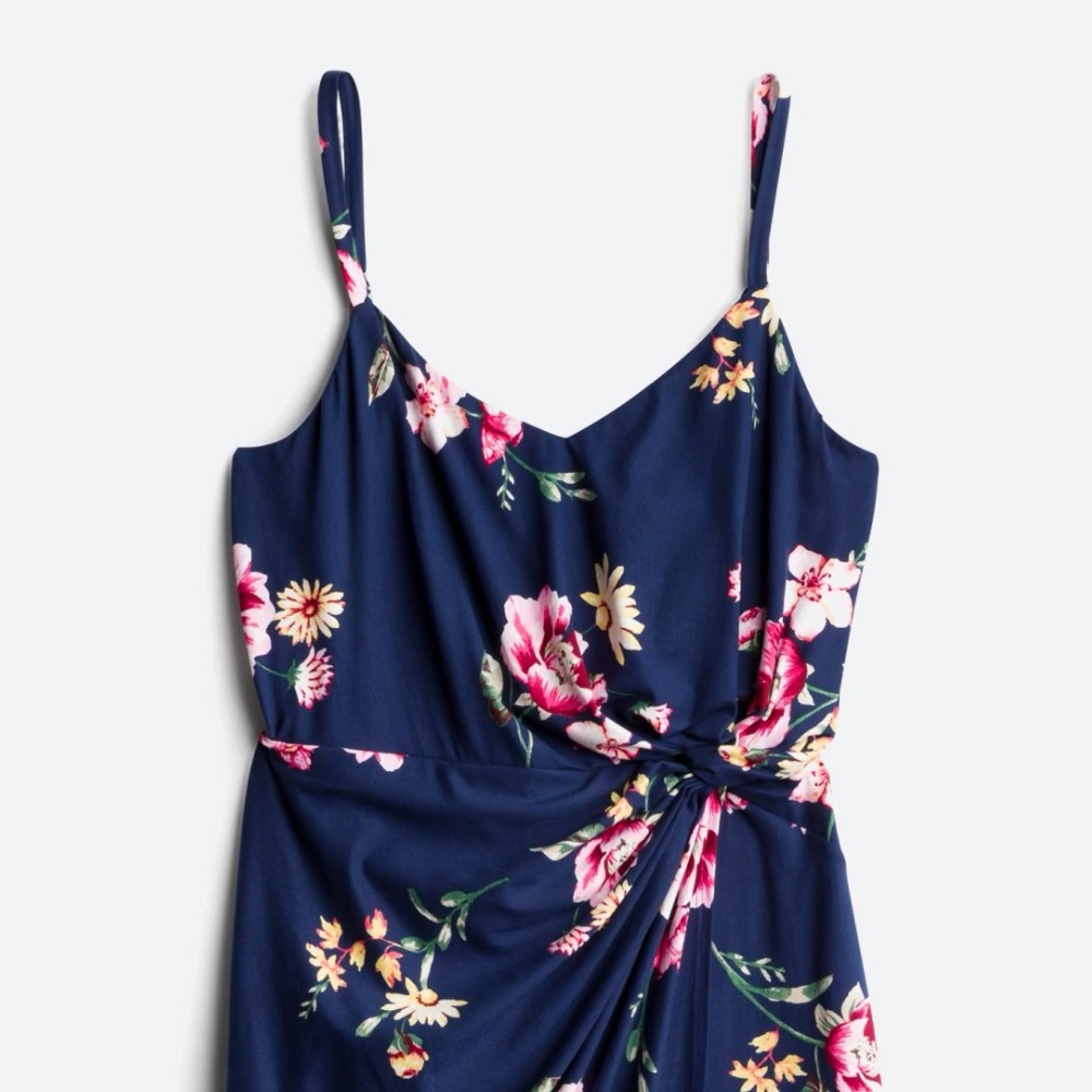 Never been worn floral dress. Great for a casual wedding.